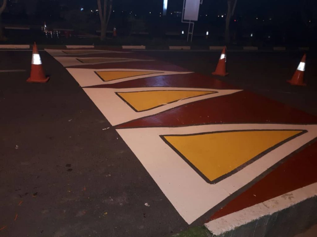 بازتاب نور در رنگهای ترافیکی